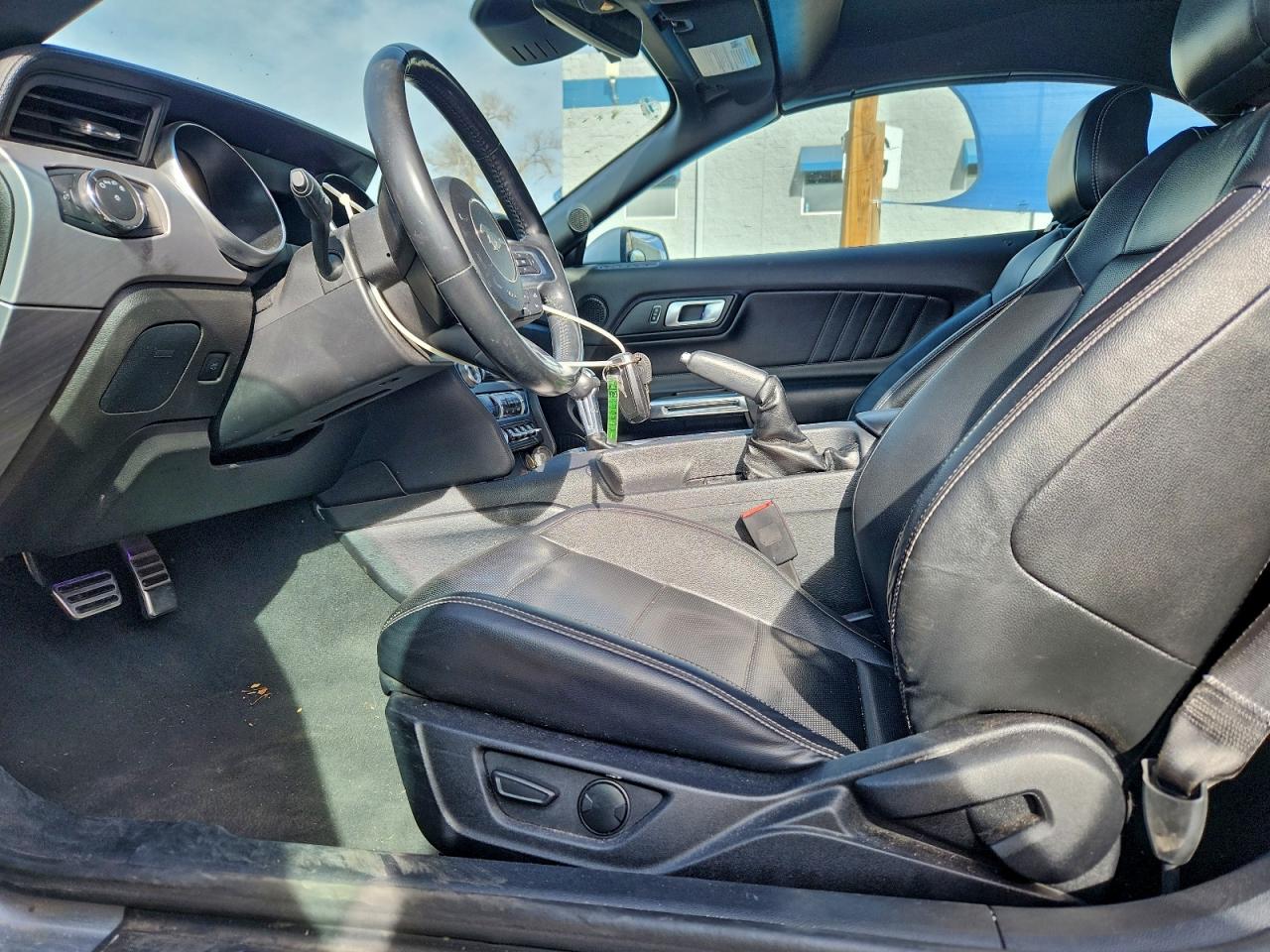 Ford Mustang Image 8