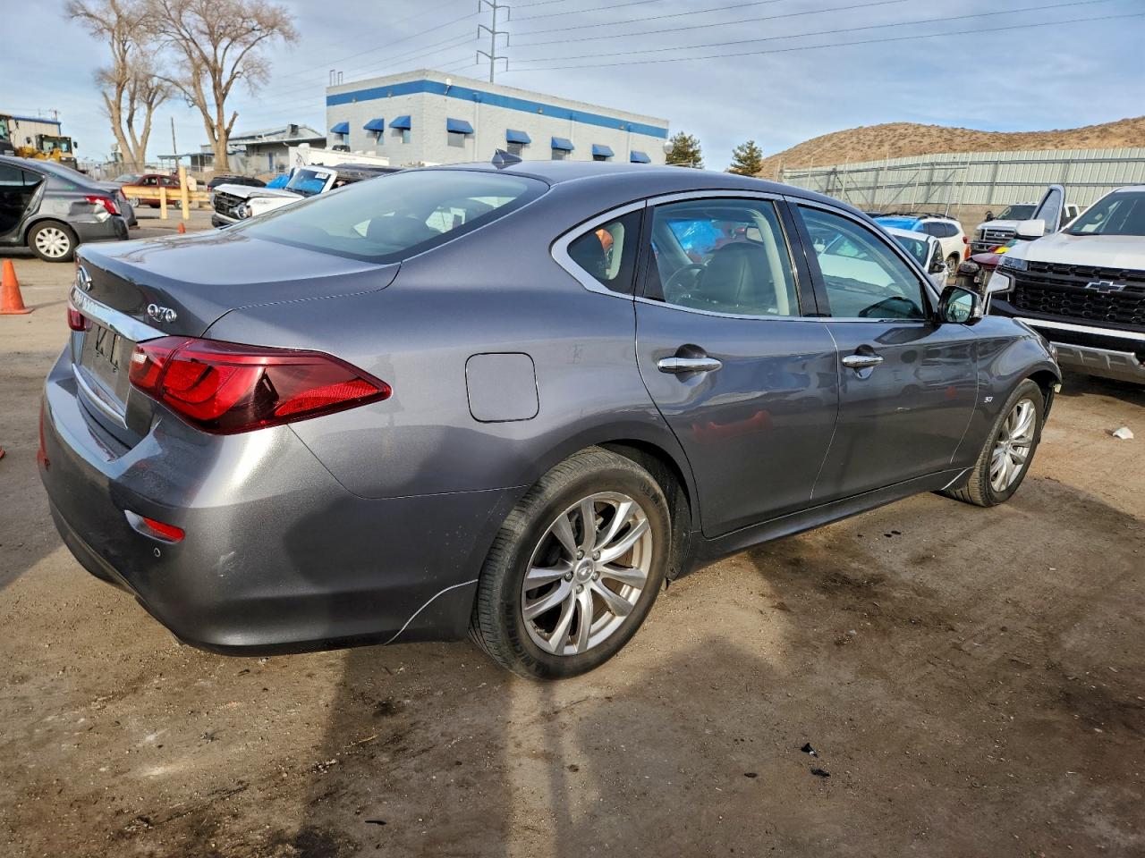INFINITI Q70 3.7 Luxe Image 2