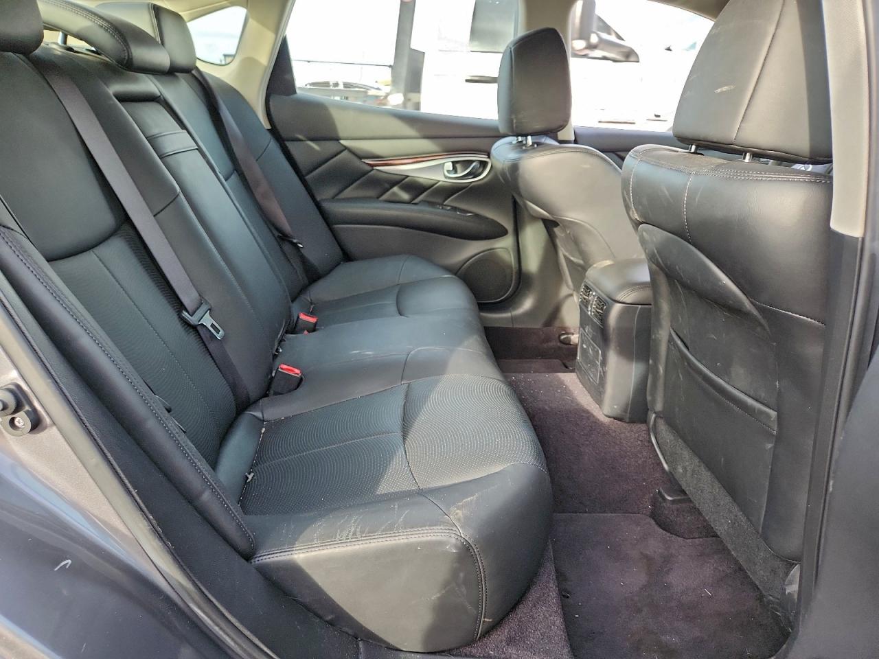 INFINITI Q70 3.7 Luxe Image 13