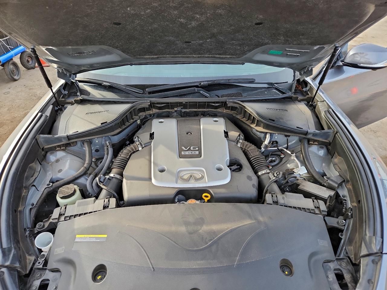 INFINITI Q70 3.7 Luxe Image 12