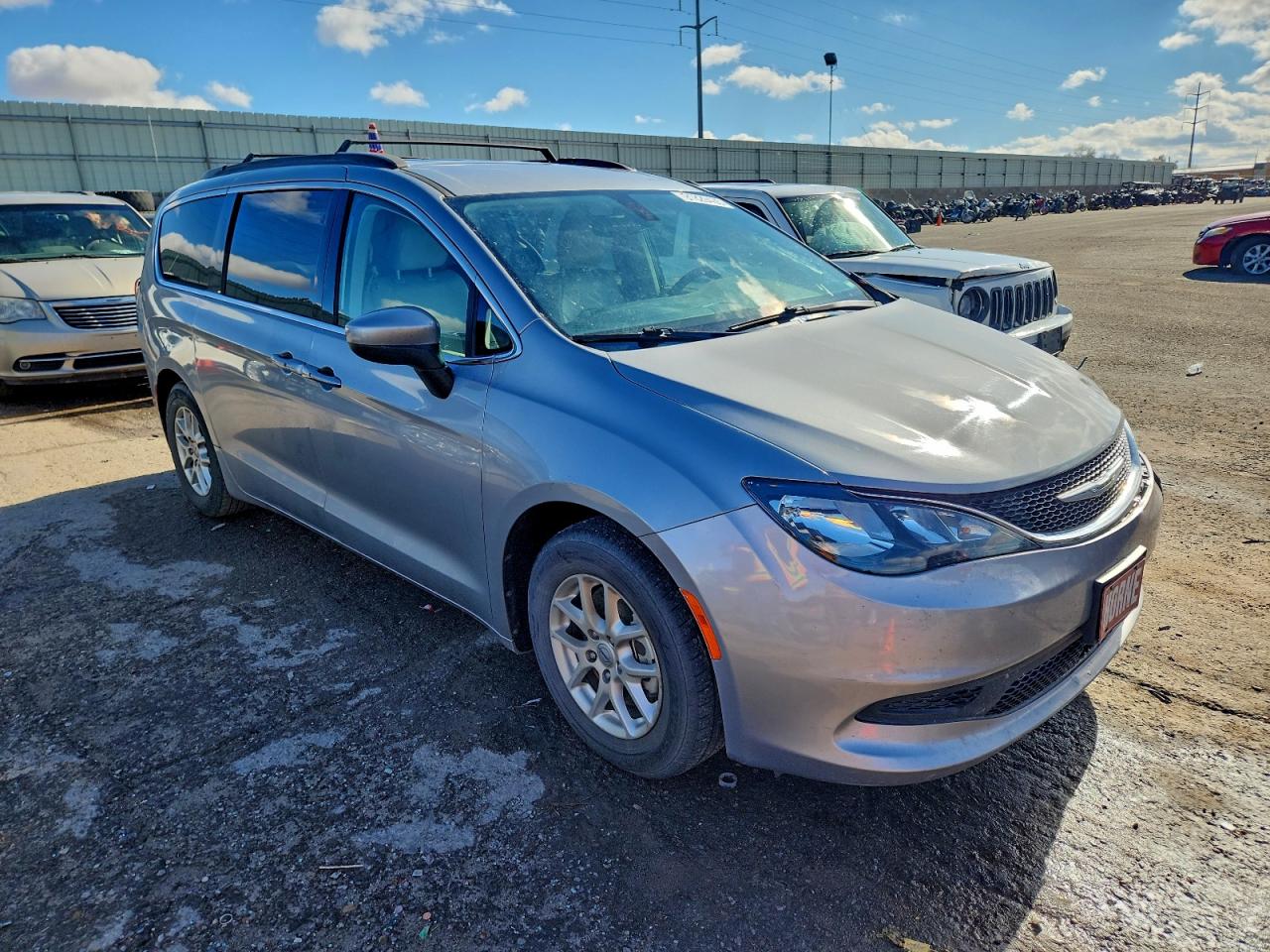 Chrysler Minivan Lxi Image 3