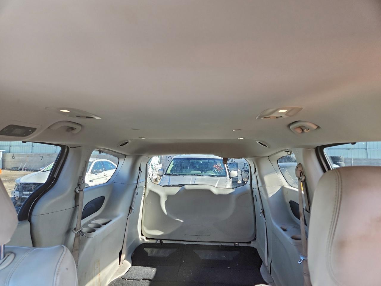 Chrysler Minivan Lxi Image 7