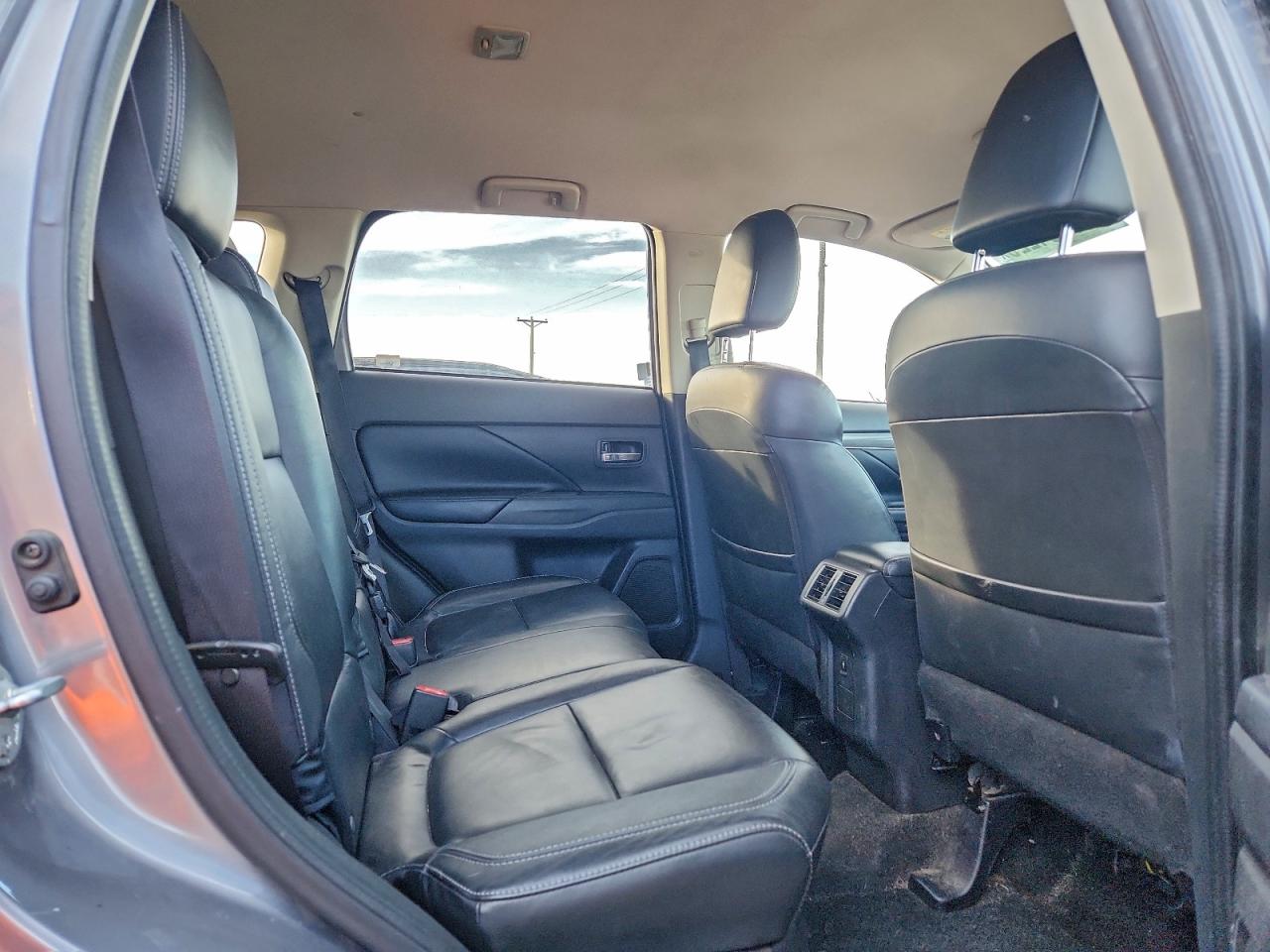 Mitsubishi Outlander Se Image 6