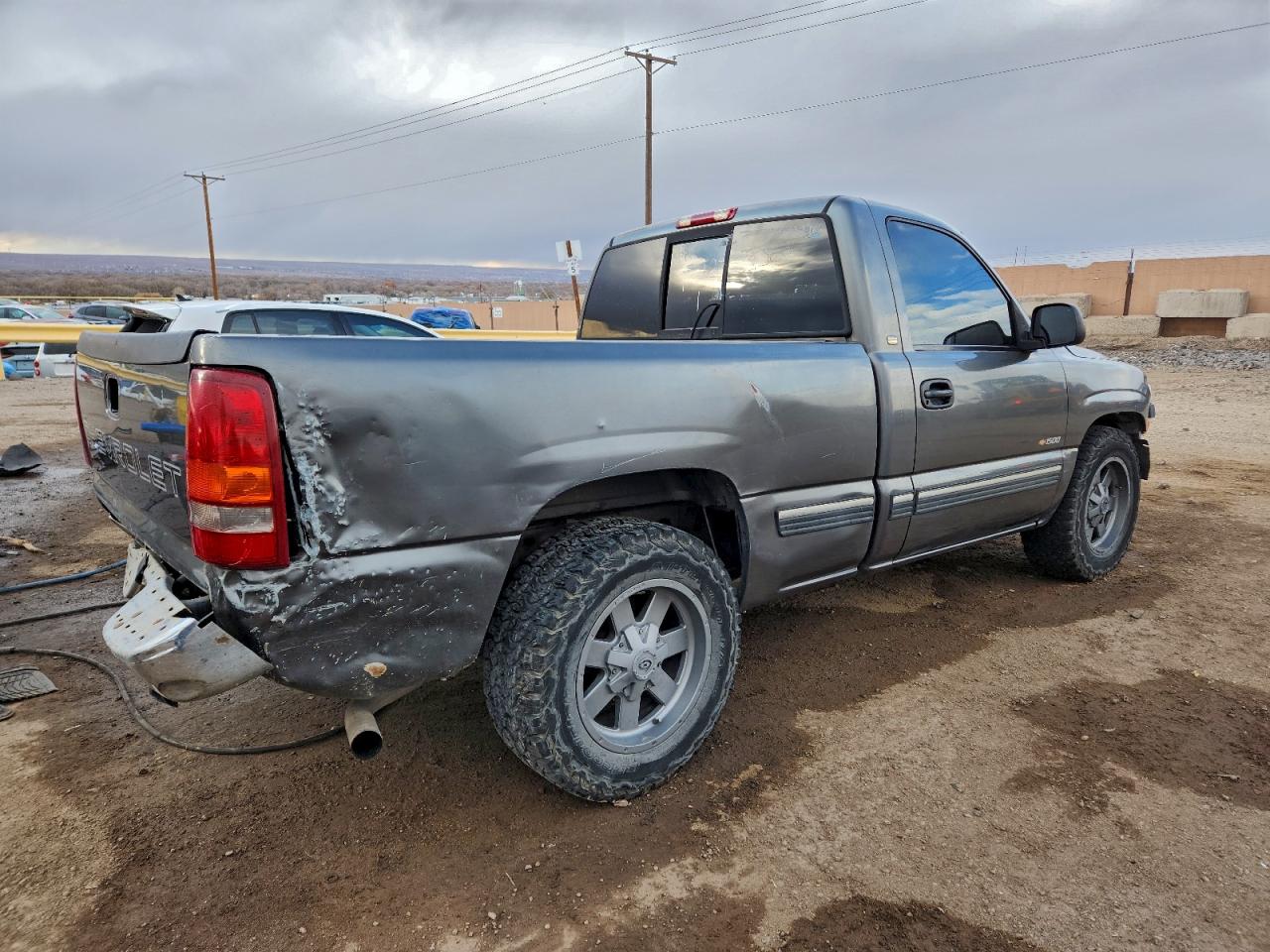 Chevrolet Silverado C1500 Image 2