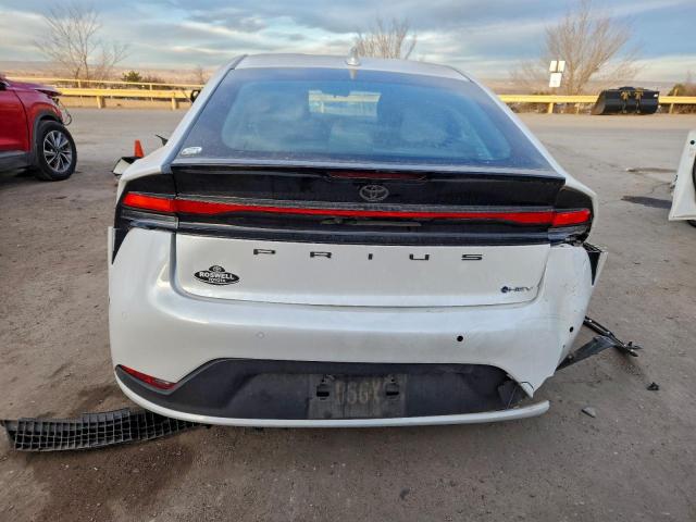 Toyota Prius Le Image 8