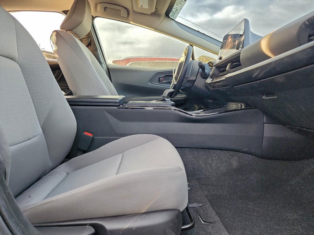 Toyota Prius Le Image 12