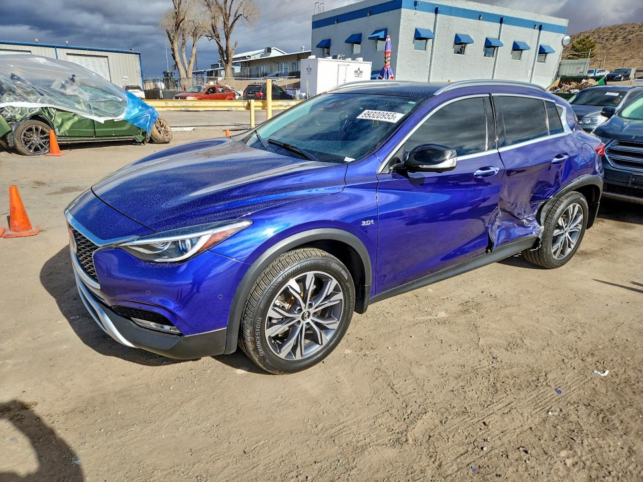 INFINITI Qx Base Image 1