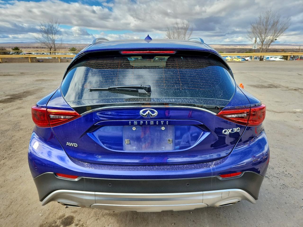 INFINITI Qx Base Image 10