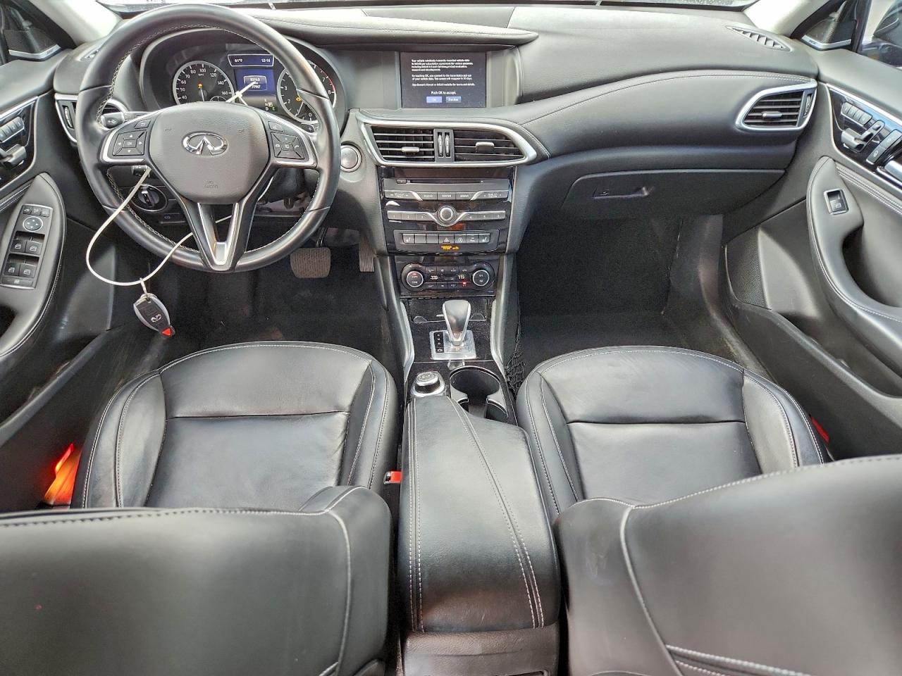 INFINITI Qx Base Image 8