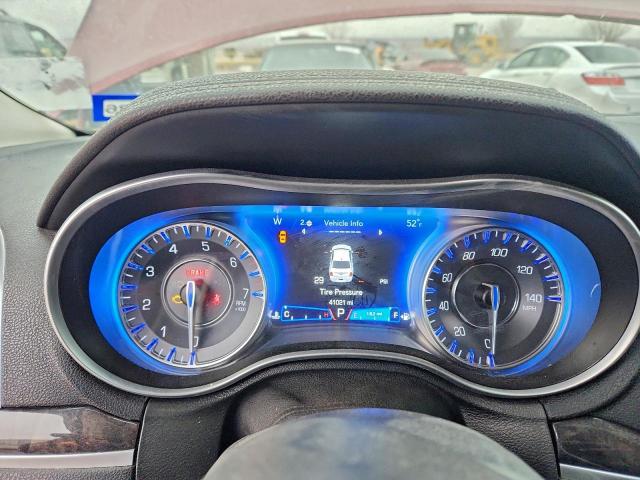 Chrysler 300 Touring Image 9