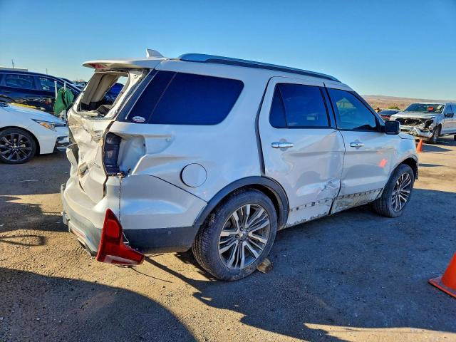 Ford Explorer Platinum Image 13