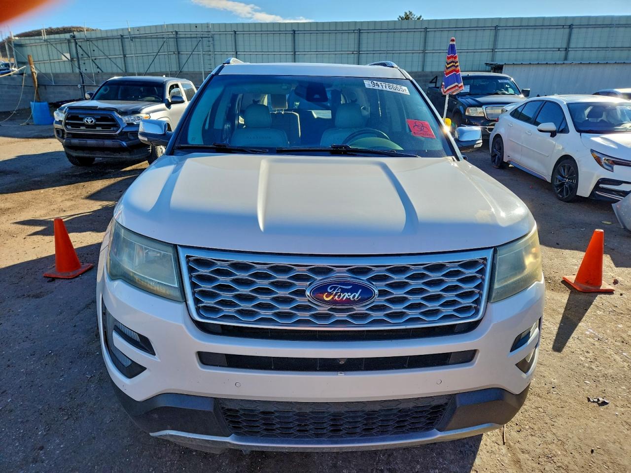 Ford Explorer Platinum Image 4