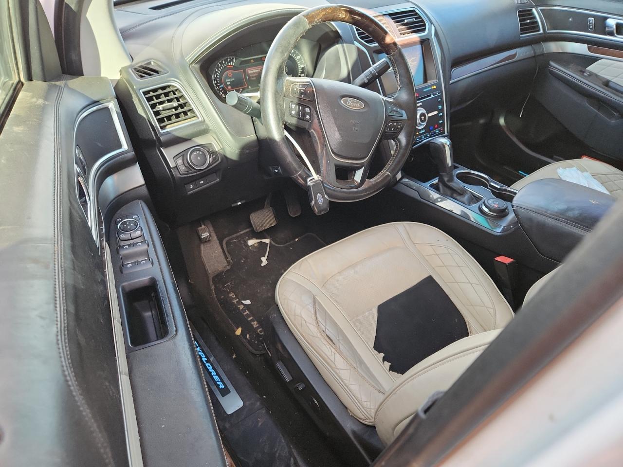 Ford Explorer Platinum Image 9
