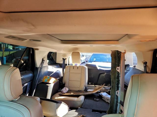 Ford Explorer Platinum Image 12