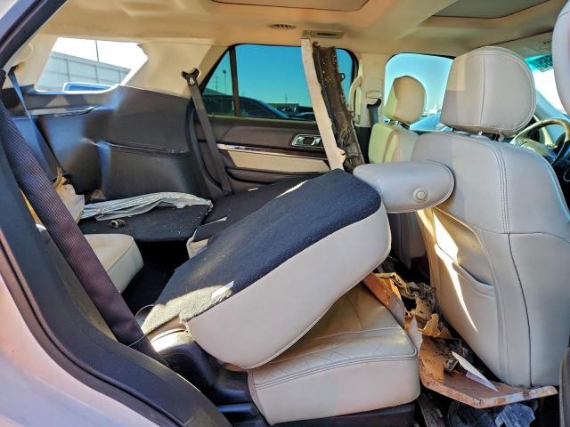 Ford Explorer Platinum Image 7