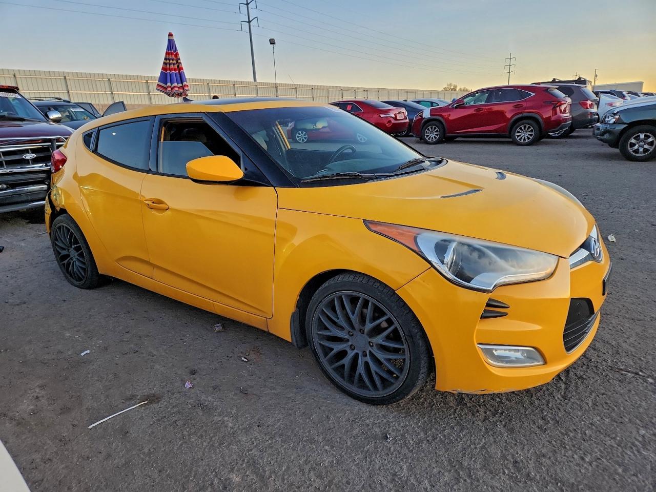Hyundai VELOSTER Image 8