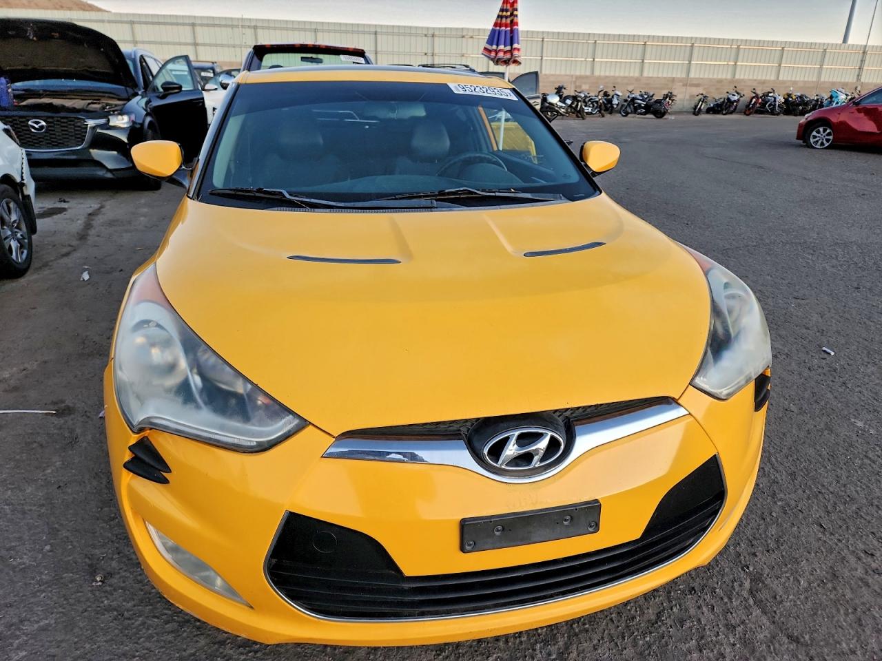 Hyundai VELOSTER Image 11