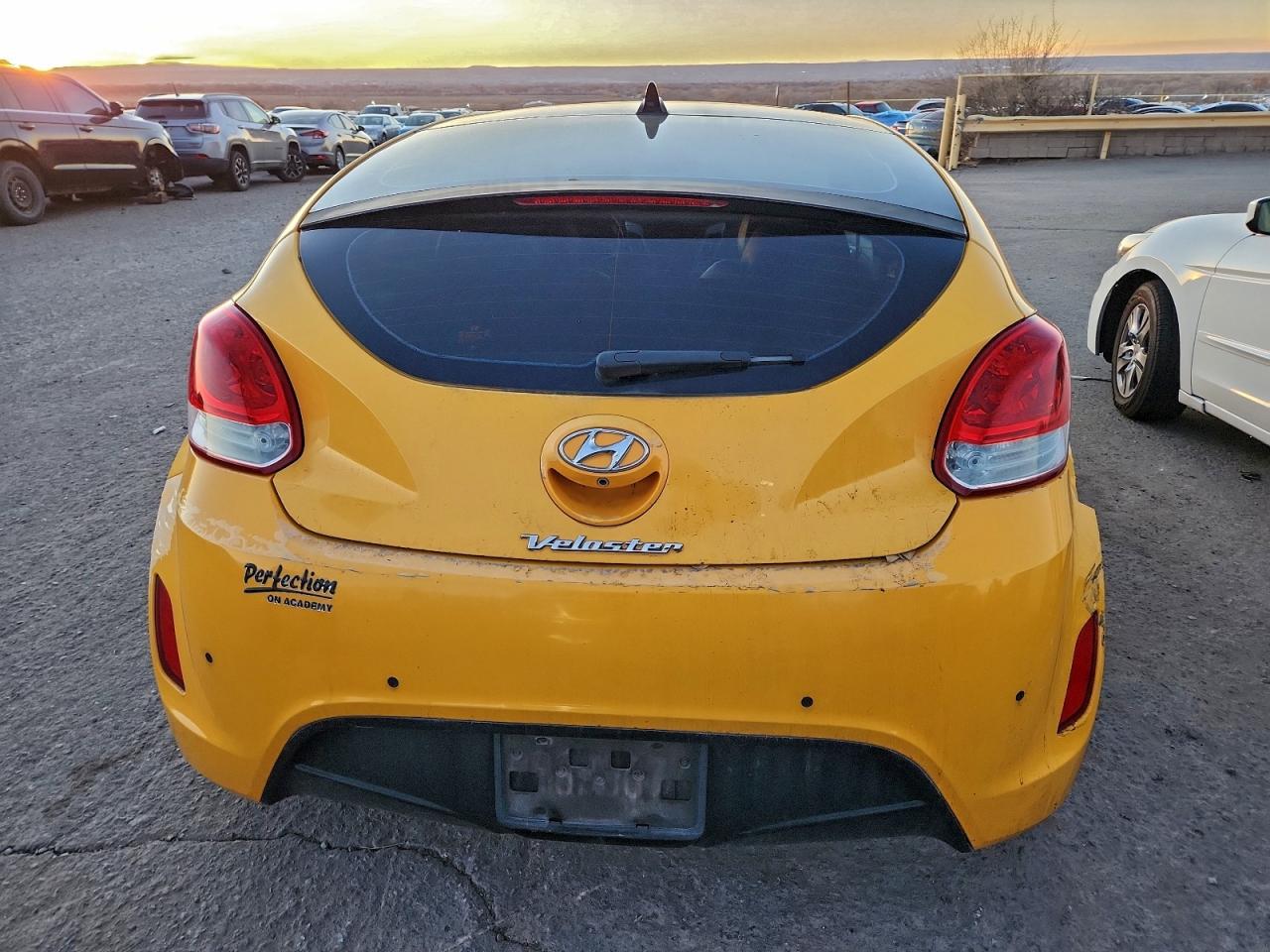 Hyundai VELOSTER Image 3