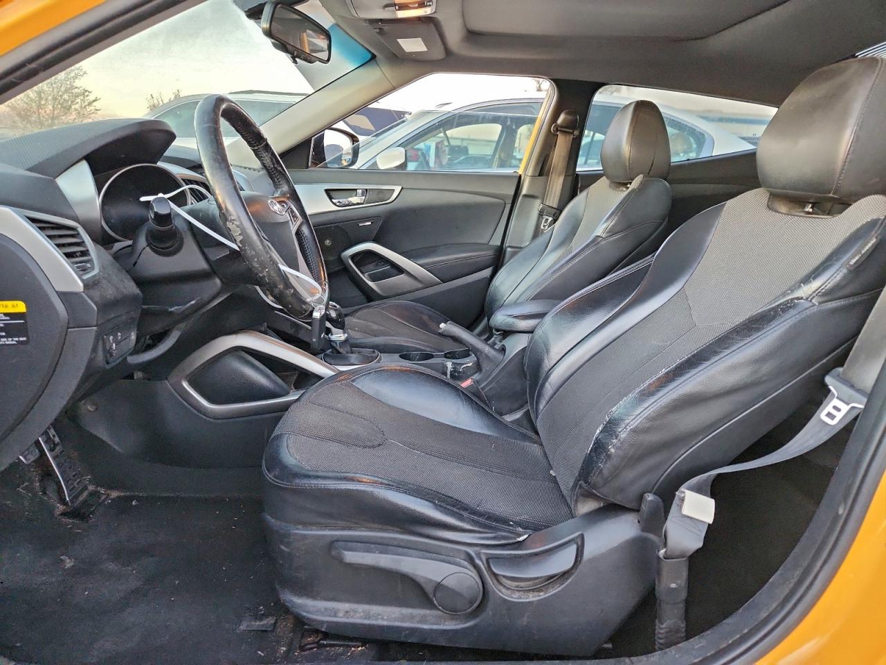 Hyundai VELOSTER Image 10