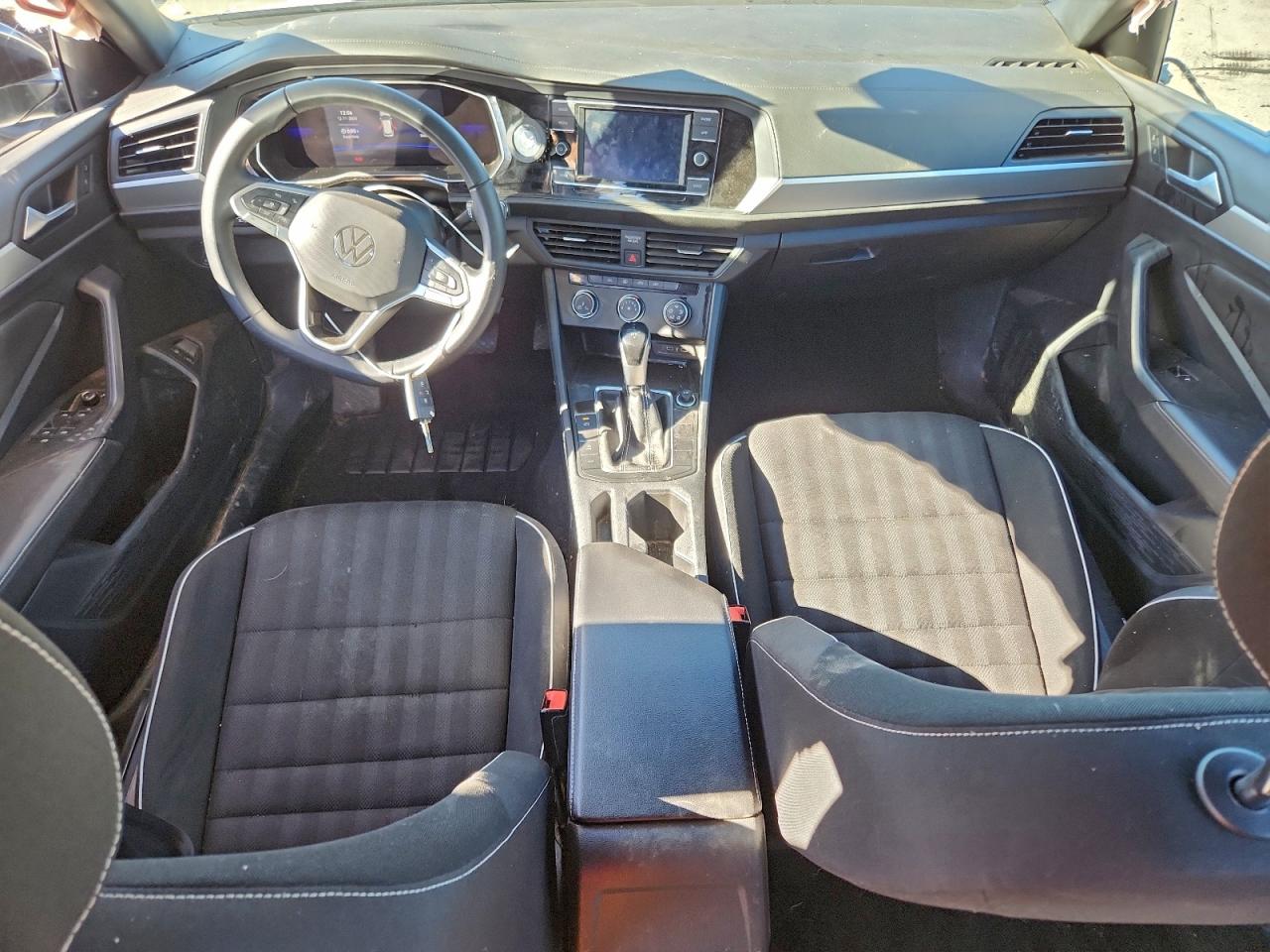 Volkswagen Jetta Sport Image 6