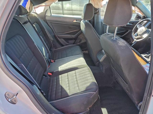 Volkswagen Jetta Sport Image 12