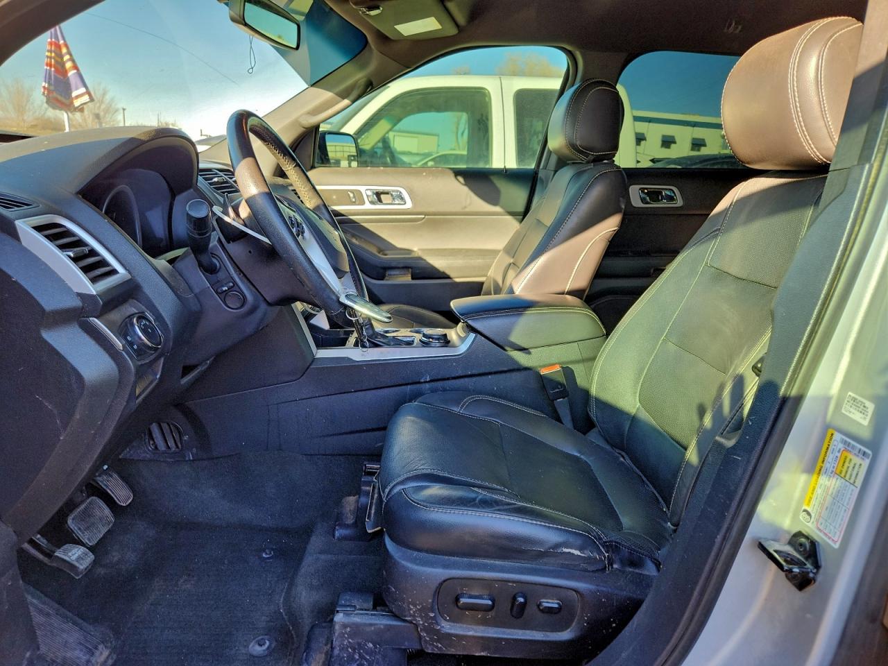 Ford Explorer Sport Image 13