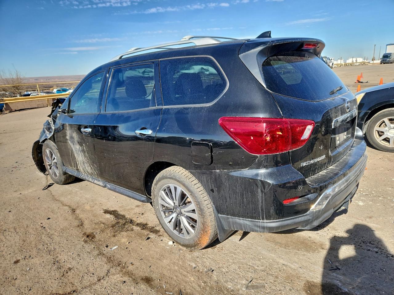 Nissan Pathfinder S Image 2