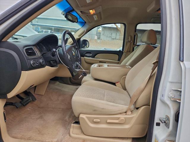 Chevrolet Suburban K1500 Image 7