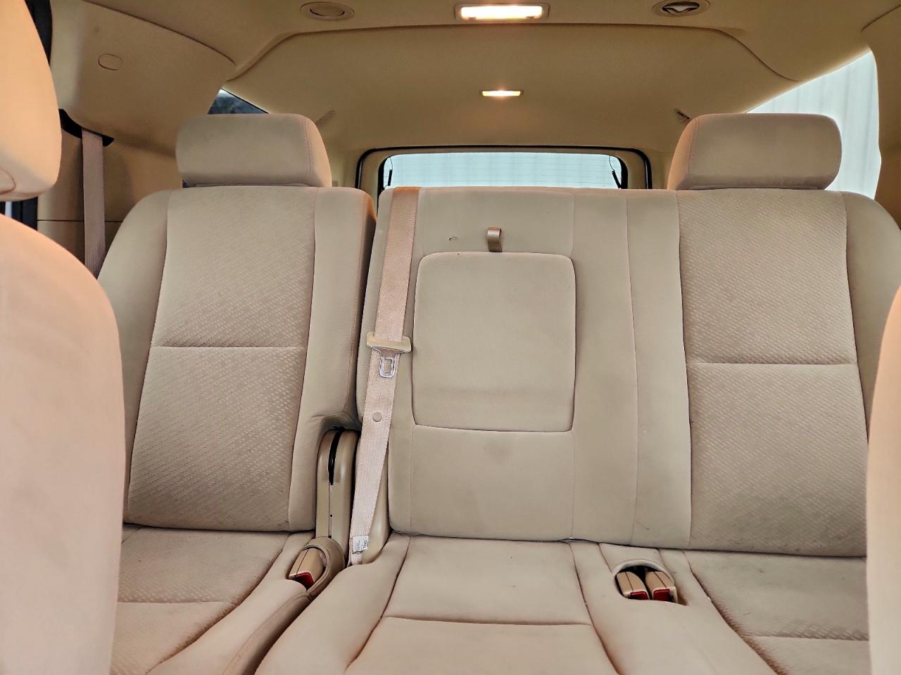 Chevrolet Suburban K1500 Image 10