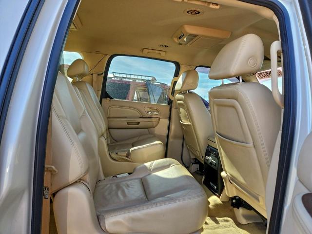 Cadillac Escalade Esv Image 9