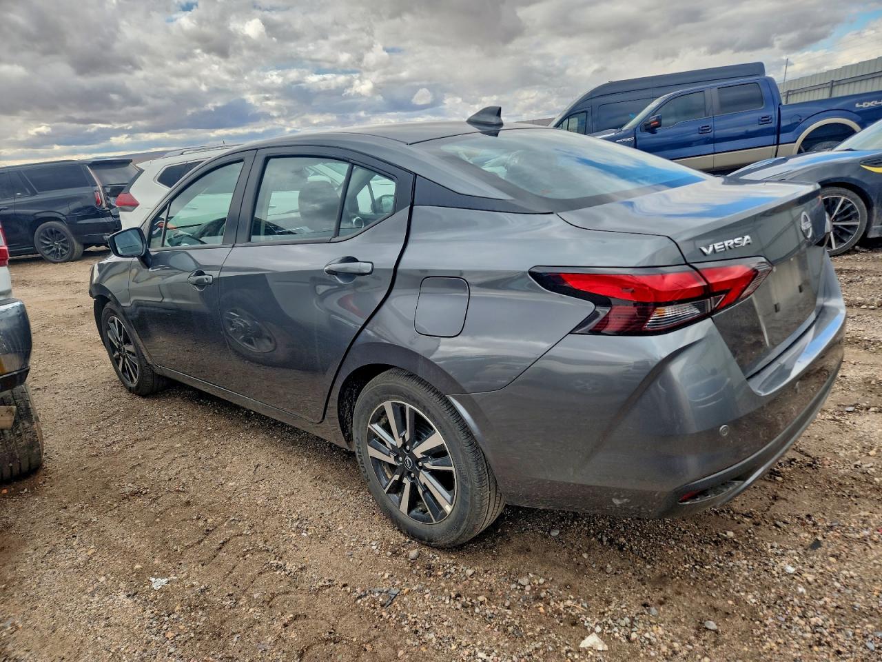 Nissan Versa Sv Image 6