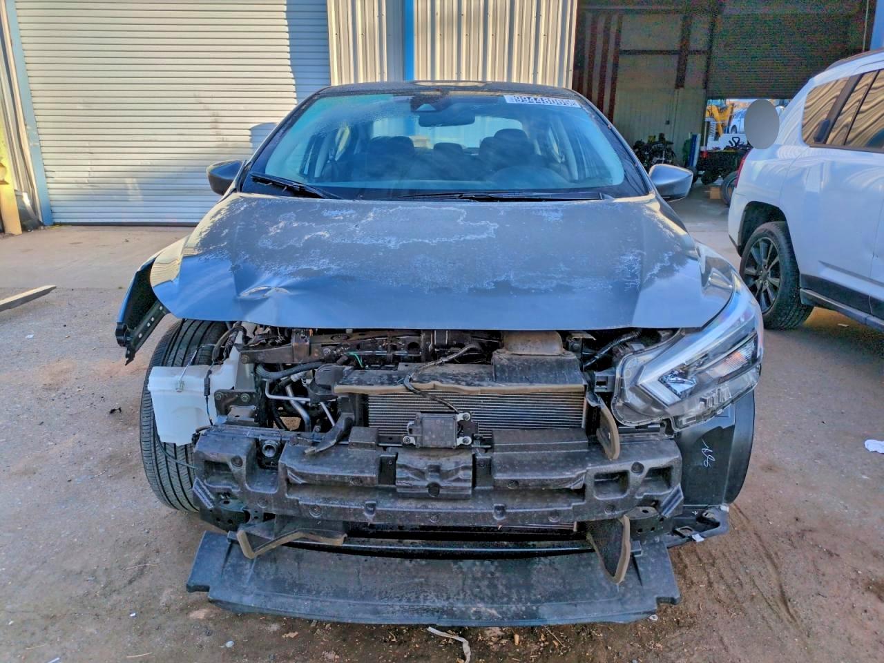 Nissan Versa Sv Image 7