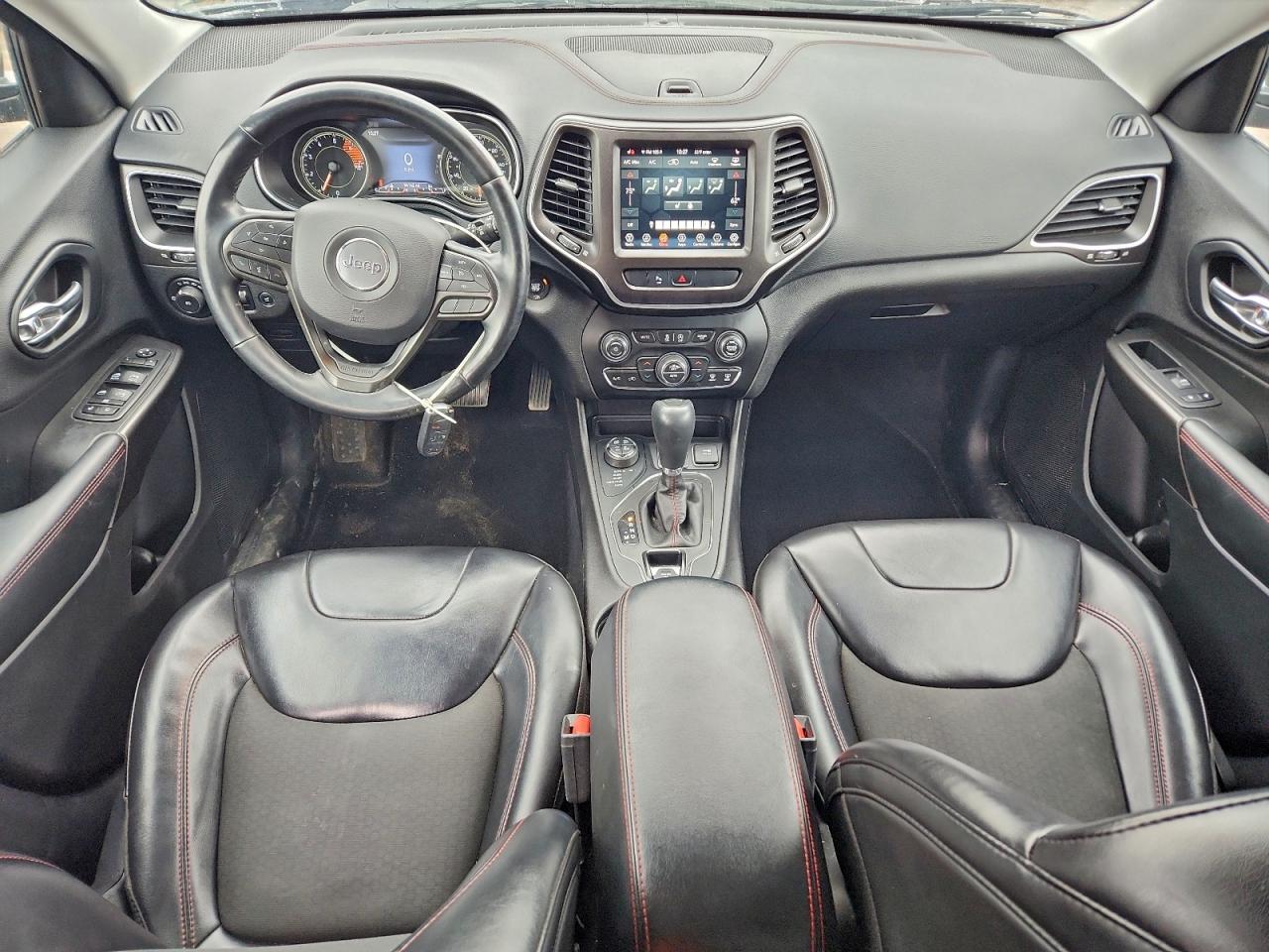 Jeep Cherokee Trailhawk Image 11