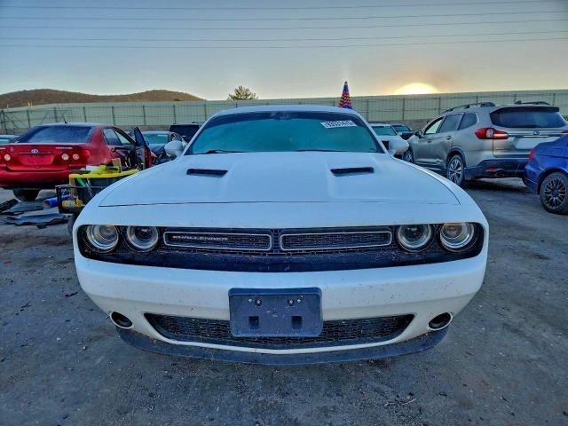 Dodge Challenger Sxt Image 7
