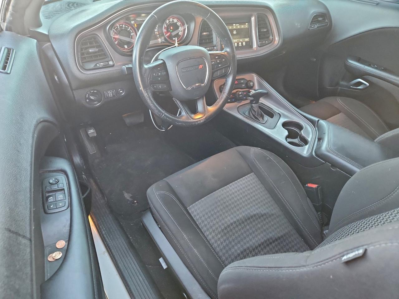 Dodge Challenger Sxt Image 5