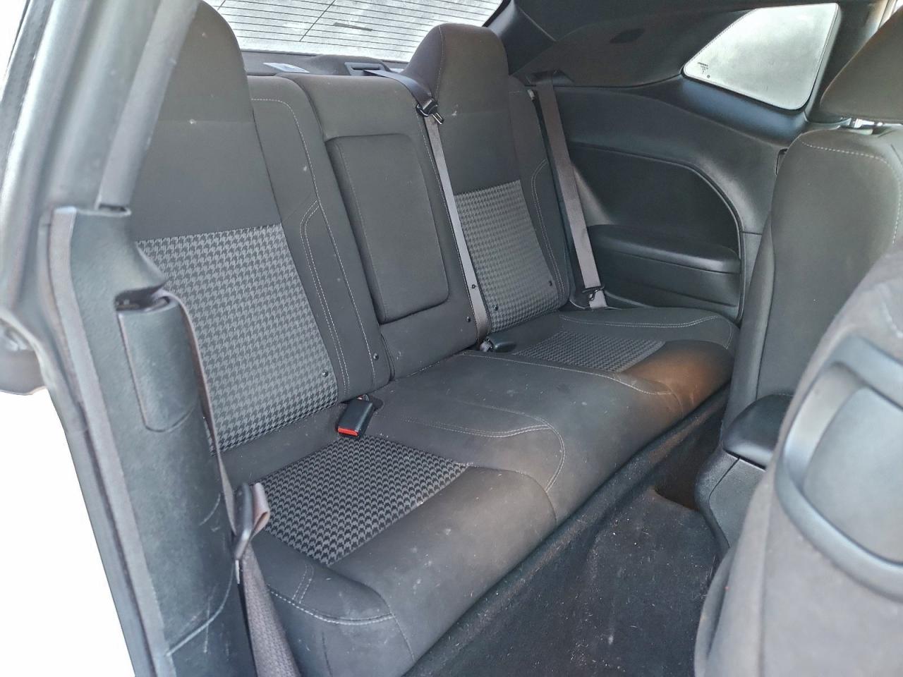 Dodge Challenger Sxt Image 9