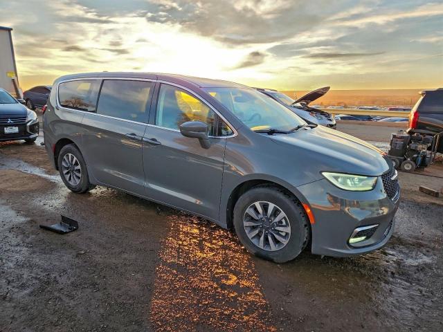Chrysler Pacifica Hybrid Touring L Image 11