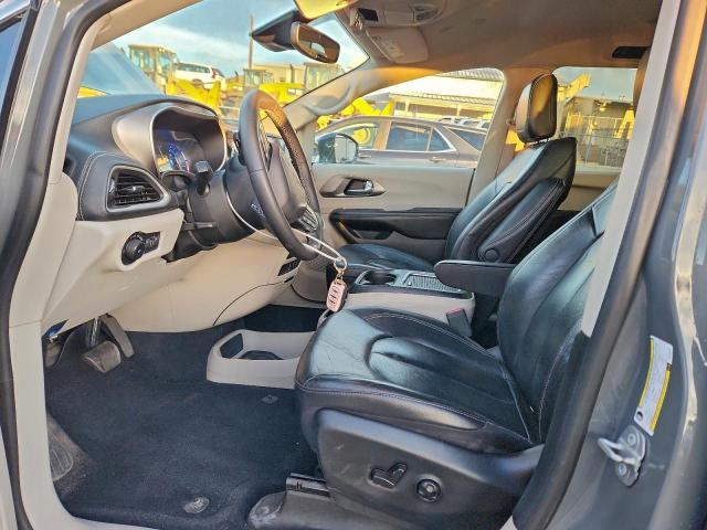 Chrysler Pacifica Hybrid Touring L Image 3