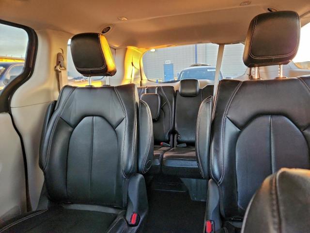 Chrysler Pacifica Hybrid Touring L Image 10