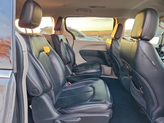 Chrysler Pacifica Hybrid Touring L Image 7