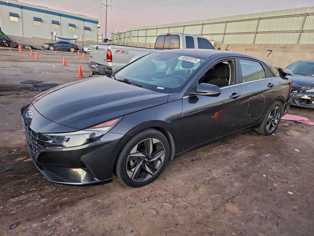 Hyundai ELANTRA Sel Image 1