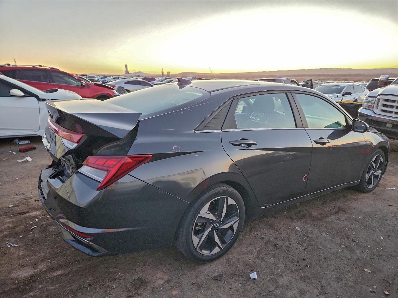 Hyundai ELANTRA Sel Image 5