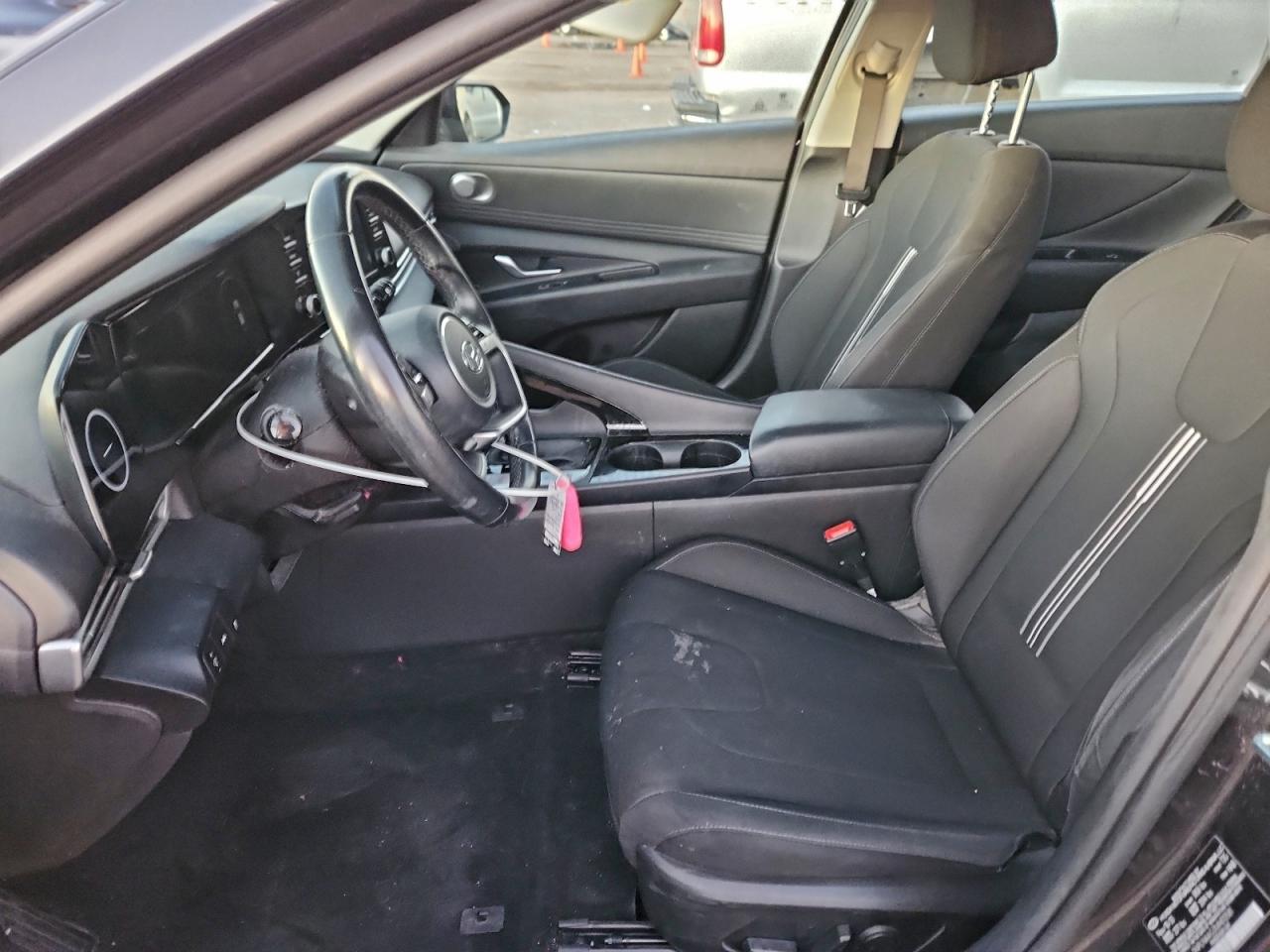 Hyundai ELANTRA Sel Image 4