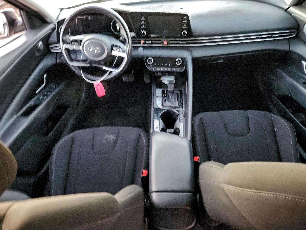 Hyundai ELANTRA Sel Image 2