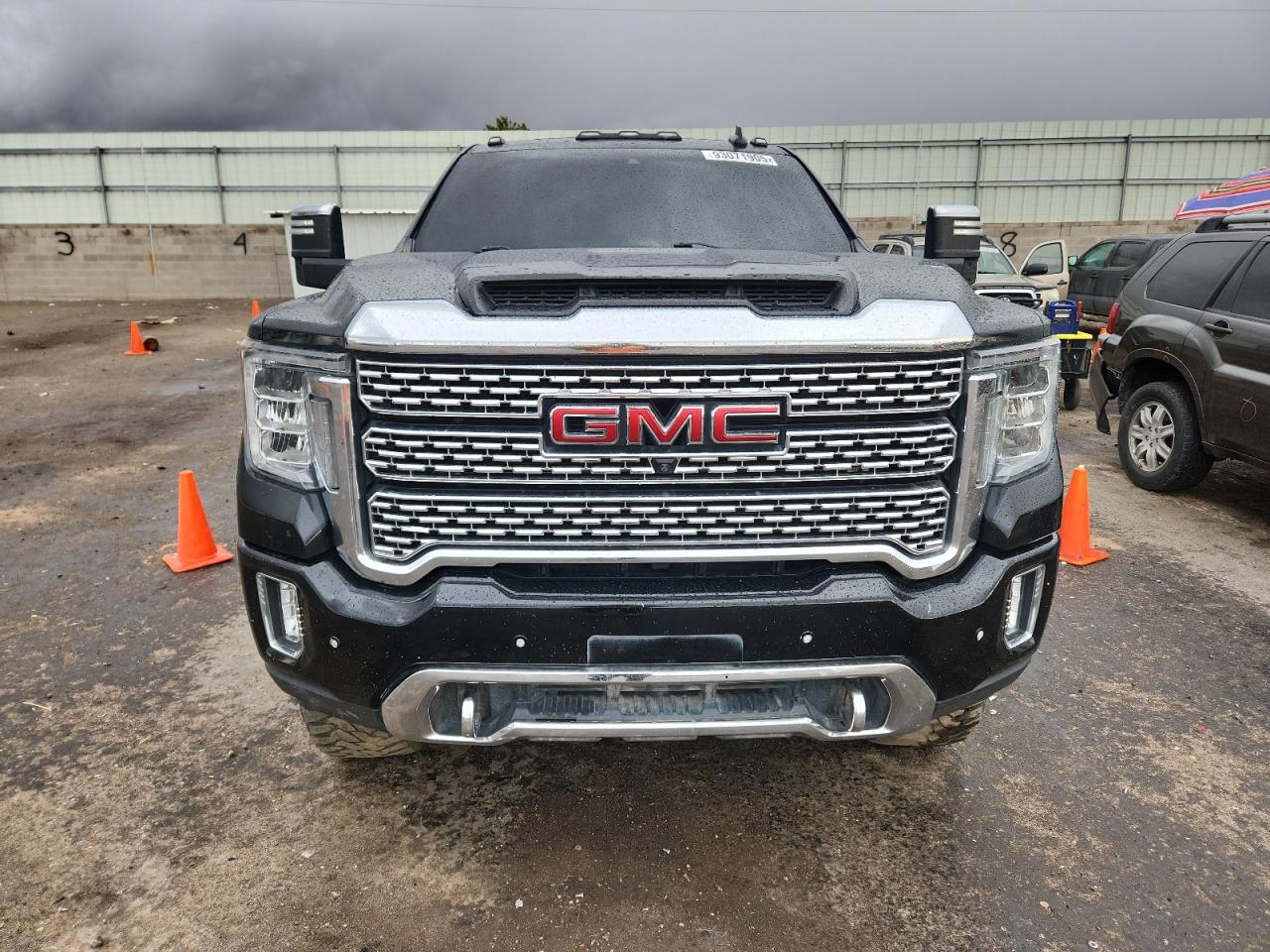 GMC Sierra K2500 Denali Image 5