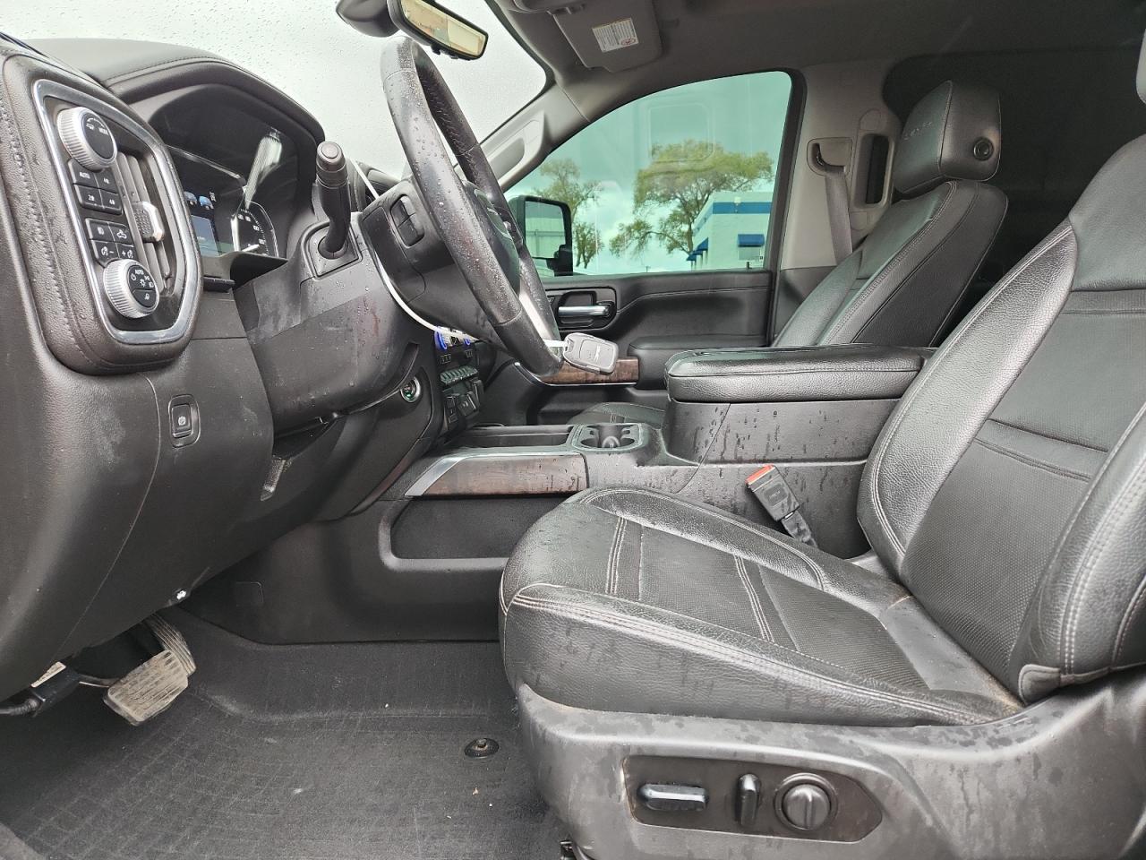 GMC Sierra K2500 Denali Image 6