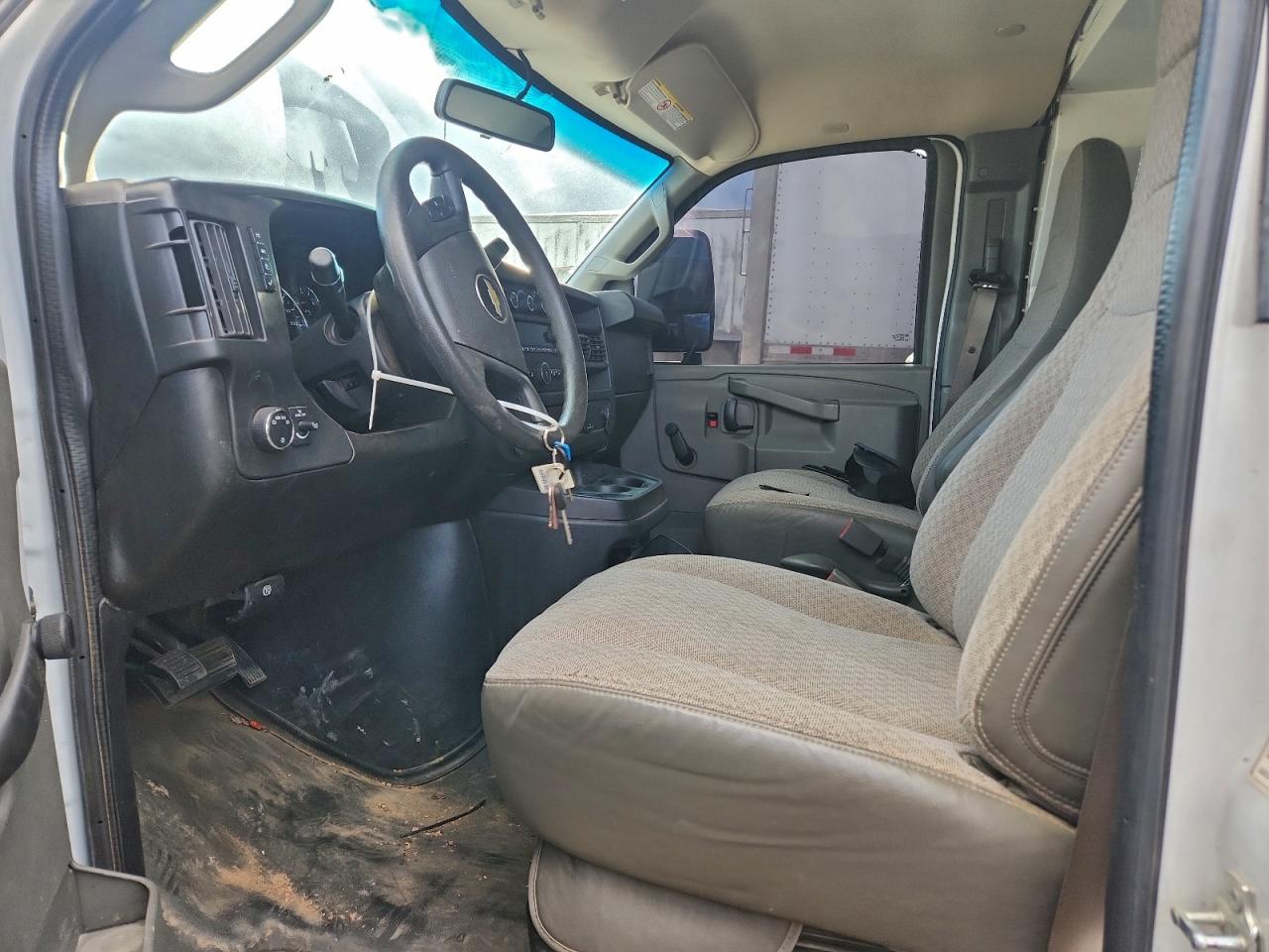 Chevrolet Express Image 4