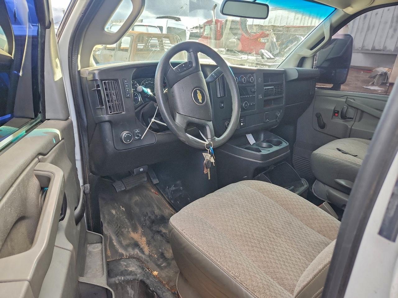 Chevrolet Express Image 9