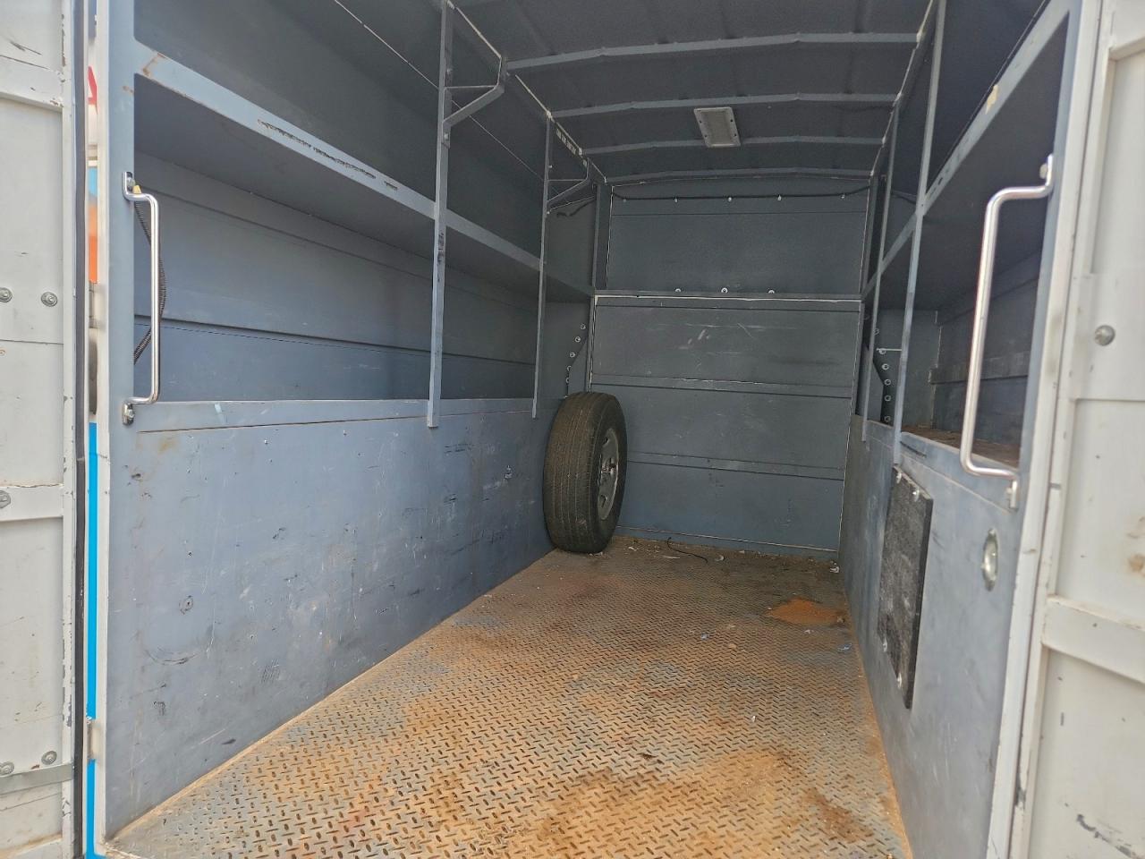 Chevrolet Express Image 12