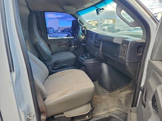 Chevrolet Express Image 11